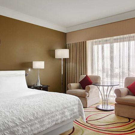 Le Meridien Jeddah Jidá Exterior foto A guest room at the hotel