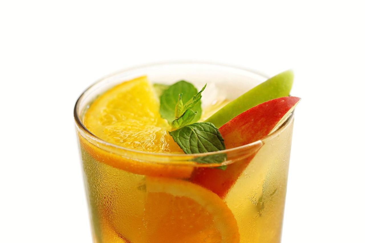 Le Meridien Jeddah Jidá Exterior foto A glass of fruit punch