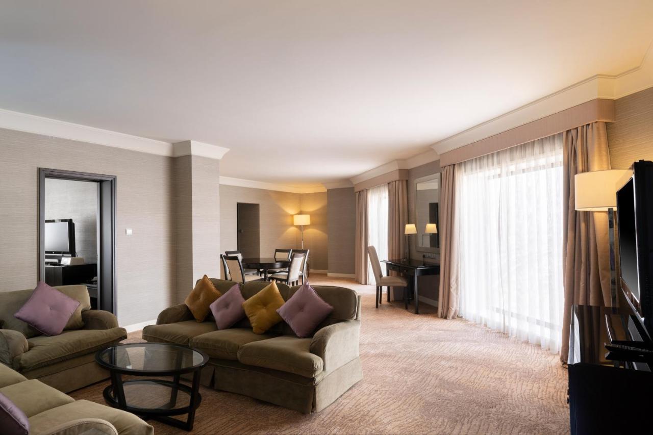 Le Meridien Jeddah Jidá Exterior foto A suite at the InterContinental Paris Le Grand