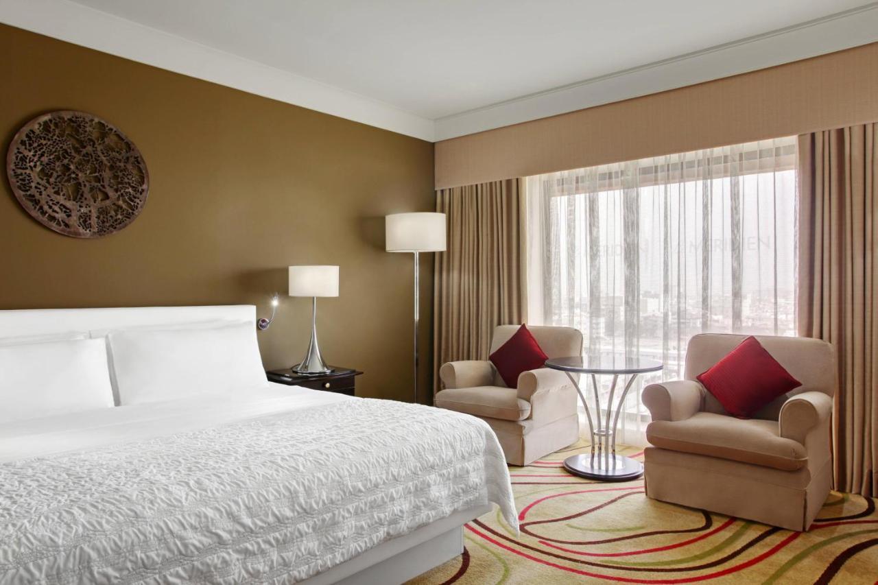 Le Meridien Jeddah Jidá Exterior foto A guest room at the hotel