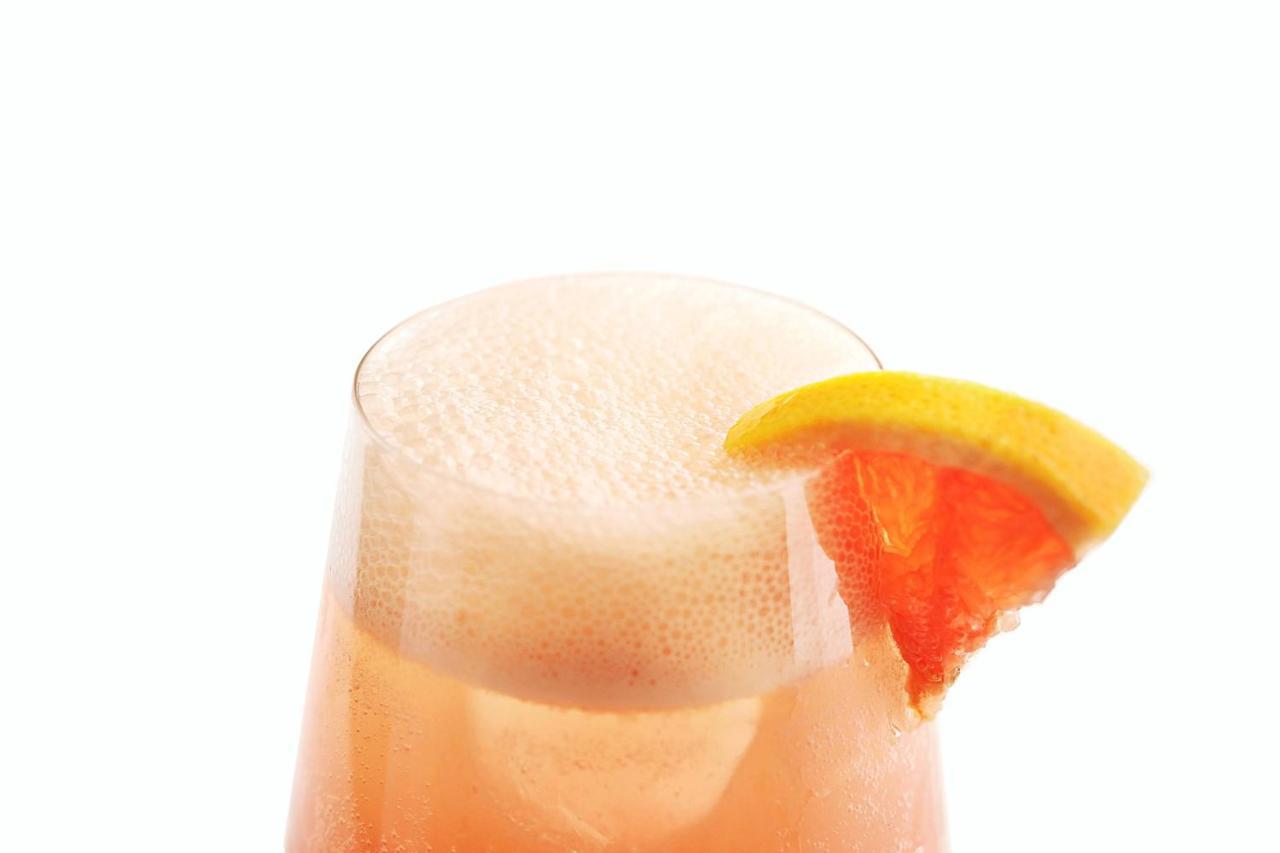 Le Meridien Jeddah Jidá Exterior foto A glass of pink grapefruit soda