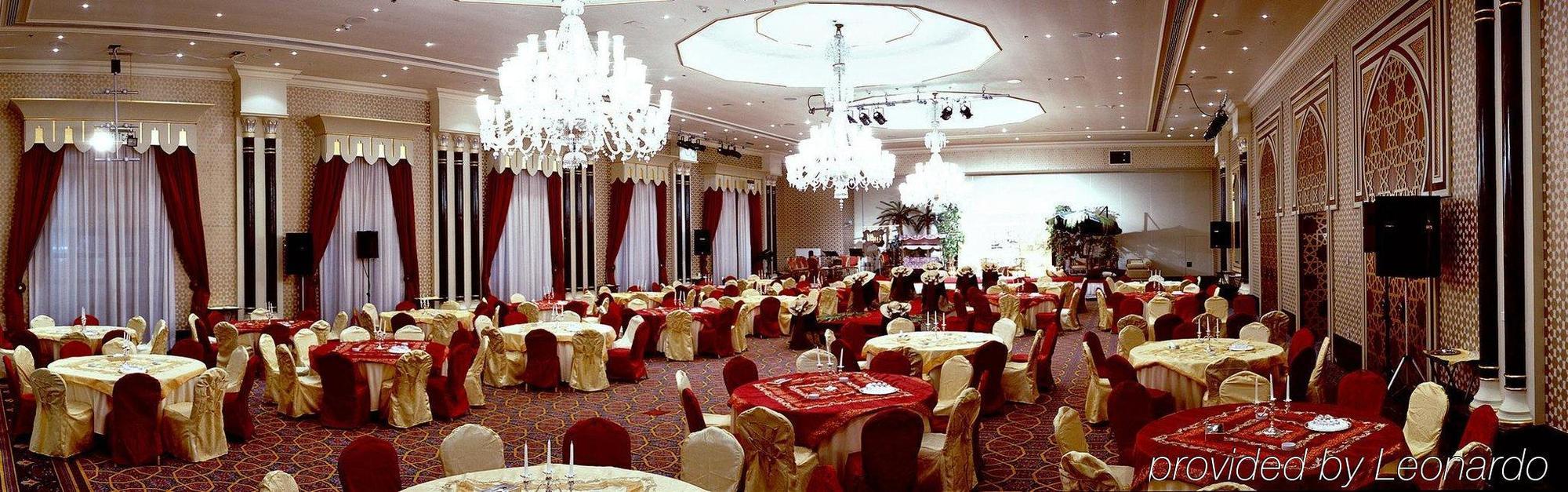 Le Meridien Jeddah Jidá Restaurante foto A banquet hall