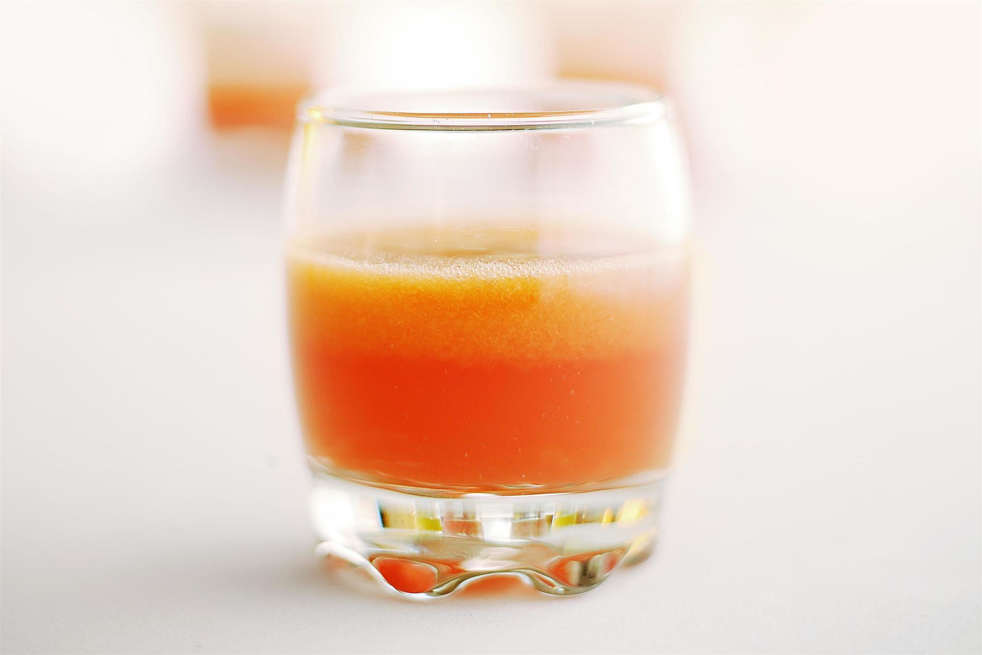 Le Meridien Jeddah Jidá Exterior foto A glass of carrot juice