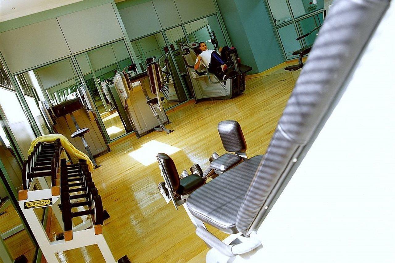 Le Meridien Jeddah Jidá Exterior foto A gym in Singapore